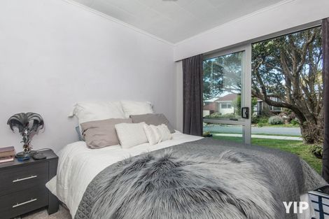 Photo of property in 48 Edgecombe Street, Newlands, Wellington, 6037