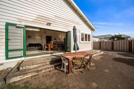 Photo of property in 12 Puriri Street, Hawera, 4610