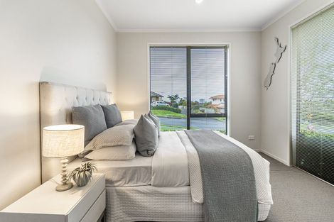 Photo of property in 2 Ashburn Close, Orewa, 0931