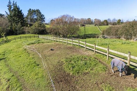 Photo of property in 16 Castle Street, Eltham, 4322