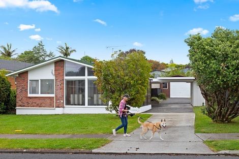 Photo of property in 26 Beechdale Crescent, Pakuranga Heights, Auckland, 2010