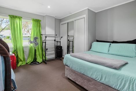 Photo of property in 121 Ennis Avenue, Pakuranga Heights, Auckland, 2010