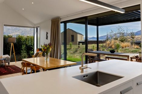 Photo of property in 7 Kotuku Lane, Jacks Point, Queenstown, 9371