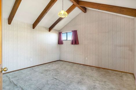 Photo of property in 10 Regency Crescent, Redwood, Christchurch, 8051