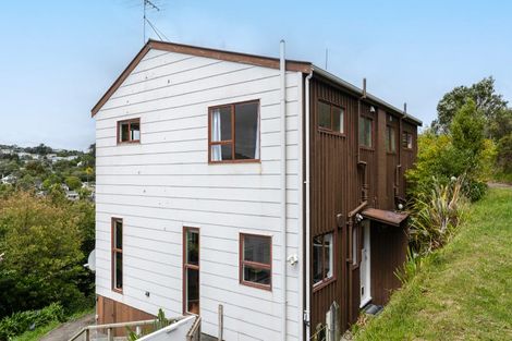 Photo of property in 6a Stella Grove, Newlands, Wellington, 6037