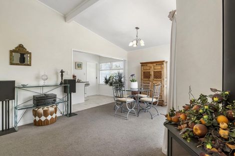 Photo of property in 16 Keldale Place, Forrest Hill, Auckland, 0620
