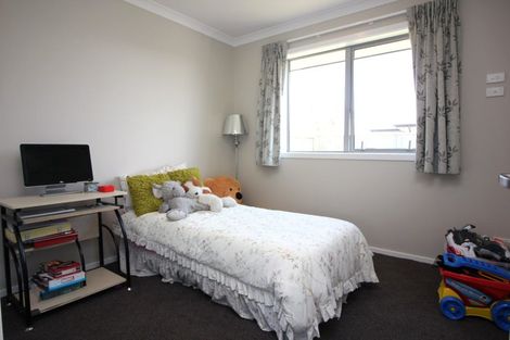 Photo of property in 5 Loeb Place, Rolleston, 7614