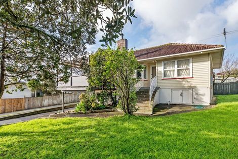 Photo of property in 10 Bishop Street, Green Bay, Auckland, 0604