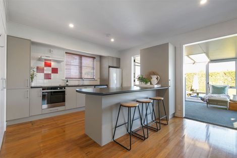 Photo of property in 43 Sylvia Road, Hillcrest, Auckland, 0627