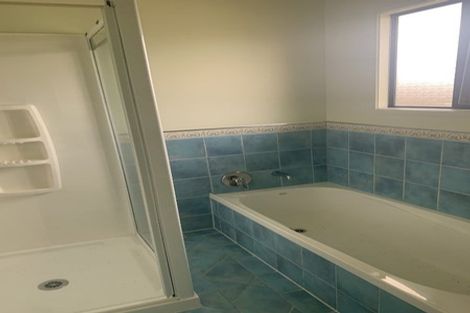 Photo of property in 1 Kittiwake Drive, Schnapper Rock, Auckland, 0632