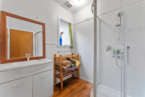 Photo of property in 25 Domain Crescent, Muriwai, Waimauku, 0881