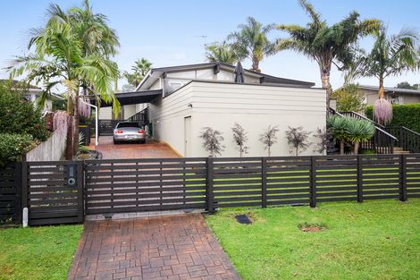 Photo of property in 26 Pipitea Place, Massey, Auckland, 0614