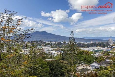 Photo of property in 537 Glenfield Road, Glenfield, Auckland, 0629