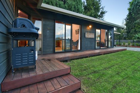 Photo of property in 1 South Lynn Road, Titirangi, Auckland, 0604