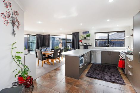 Photo of property in 12 Lorenzo Place, Kelvin Grove, Palmerston North, 4414