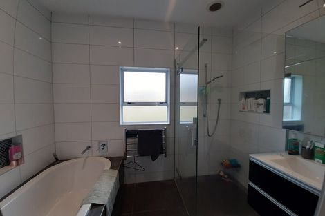 Photo of property in 16 Routly Avenue, Pukekohe, 2120