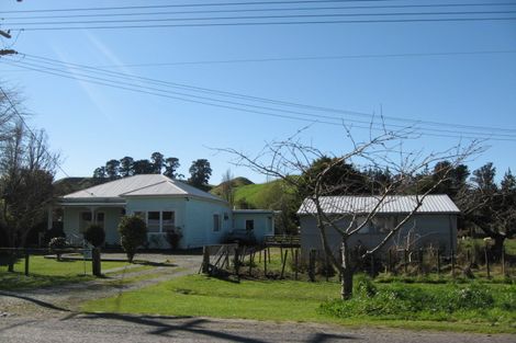 Photo of property in 8 Ongo Road, Hunterville, 4730