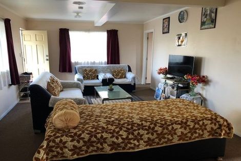 Photo of property in 241 Great North Road, Henderson, Auckland, 0612