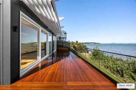 Photo of property in 4 Seawind Way, Hobsonville, 0616