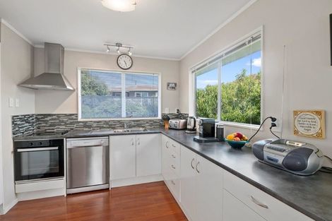 Photo of property in 28 Field Way, Waikanae Beach, Waikanae, 5036