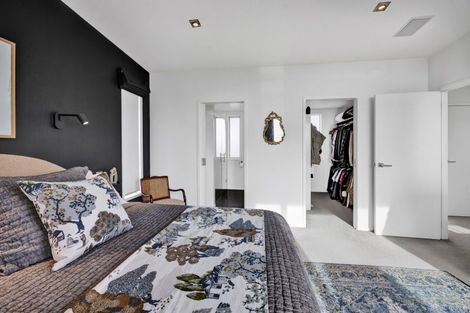 Photo of property in 2/5 Beach Street, Fitzroy, New Plymouth, 4312