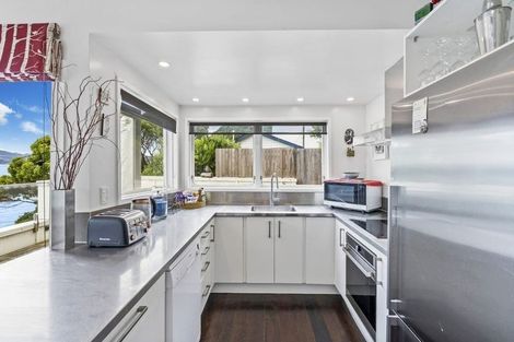 Photo of property in 515 Marine Drive, Sunshine Bay, Lower Hutt, 5013