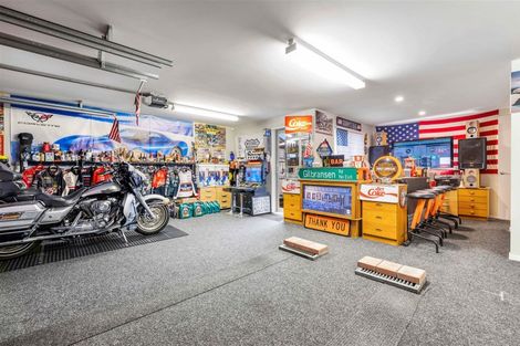Photo of property in 38 Gilbransen Road, Kumeu, 0810
