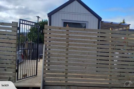 Photo of property in 28 Golf Road, New Lynn, Auckland, 0600