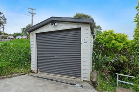Photo of property in 135 Ruskin Road, Newlands, Wellington, 6037