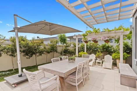 Photo of property in 270 Hurstmere Road, Takapuna, Auckland, 0622