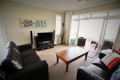 Photo of property in 102 Landmark Terrace, Orewa, 0931