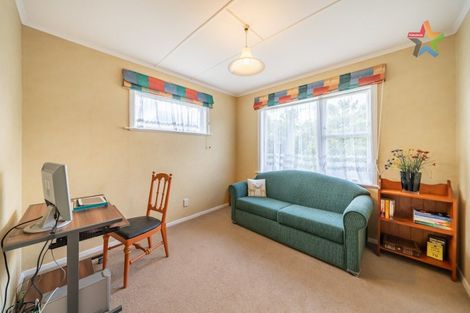 Photo of property in 64 Glanmire Road, Newlands, Wellington, 6037