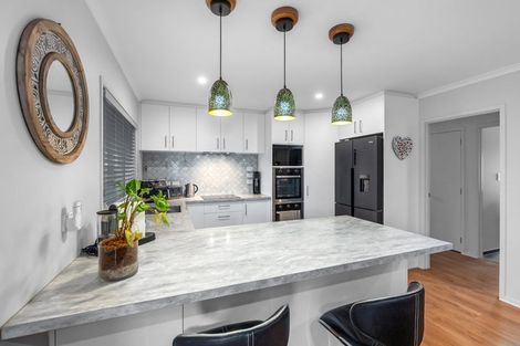 Photo of property in 5 Minerva Avenue, Helensville, 0800