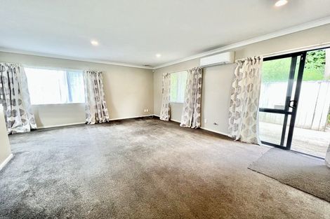 Photo of property in 4 Stella Grove, Newlands, Wellington, 6037