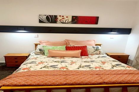 Photo of property in 37 Newington Road, Henderson, Auckland, 0612