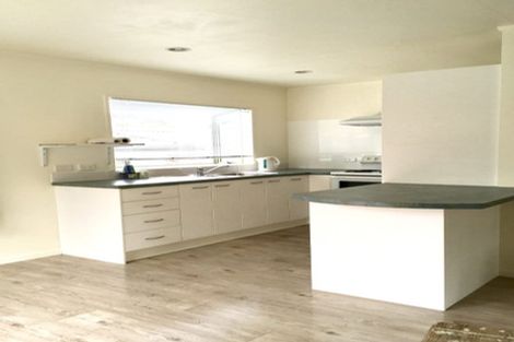 Photo of property in 30 Loughanure Place, Massey, Auckland, 0614