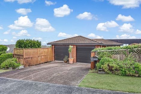 Photo of property in 1/11 Bernleigh Terrace, West Harbour, Auckland, 0618