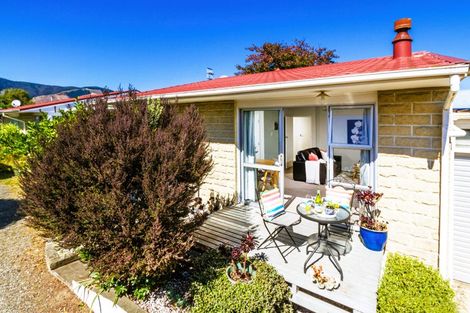 Photo of property in 2/11 Exeter Street, Stoke, Nelson, 7011