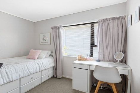 Photo of property in 21 Red Beach Road, Red Beach, 0932