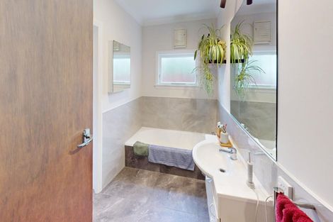 Photo of property in 18 Margaret Street, Roslyn, Palmerston North, 4414