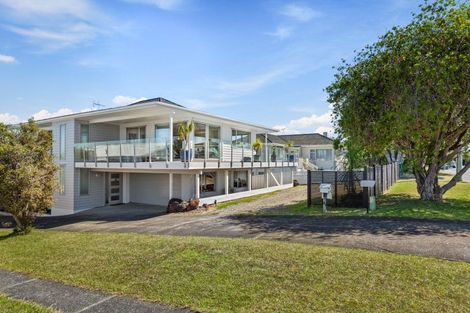 Photo of property in 1/20 Knights Road, Rothesay Bay, Auckland, 0630