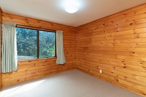 Photo of property in 94a Newlands Road, Newlands, Wellington, 6037