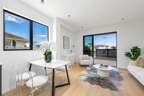 Photo of property in 13 Edgerton Road, Te Atatu Peninsula, Auckland, 0610