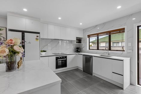Photo of property in 300 Wairau Road, Glenfield, Auckland, 0629