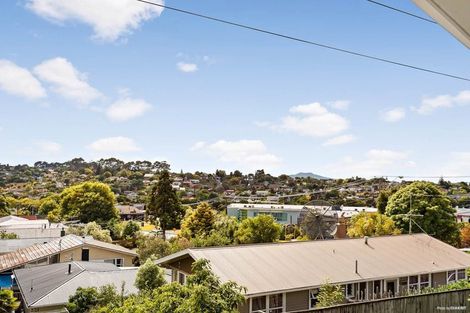 Photo of property in 190 Sunnynook Road, Totara Vale, Auckland, 0627
