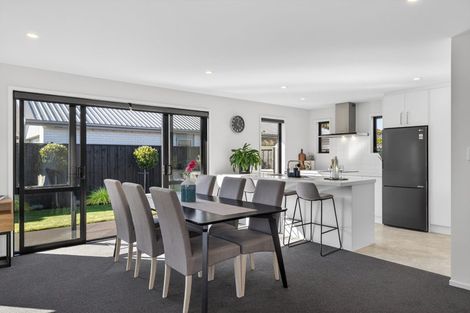 Photo of property in 2 Graeme Cooper Lane, Avonhead, Christchurch, 8042