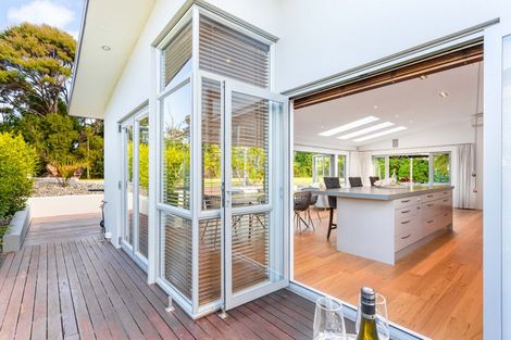 Photo of property in 40 Kittiwake Drive, Schnapper Rock, Auckland, 0632