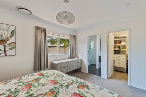 Photo of property in 2a Portland Drive, Highlands Park, New Plymouth, 4312