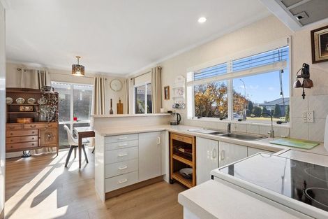 Photo of property in 10 Russley Drive, Mount Maunganui, 3116