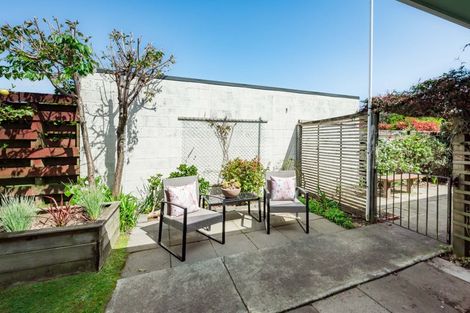 Photo of property in 33 Rewarewa Crescent, Waikanae, 5036